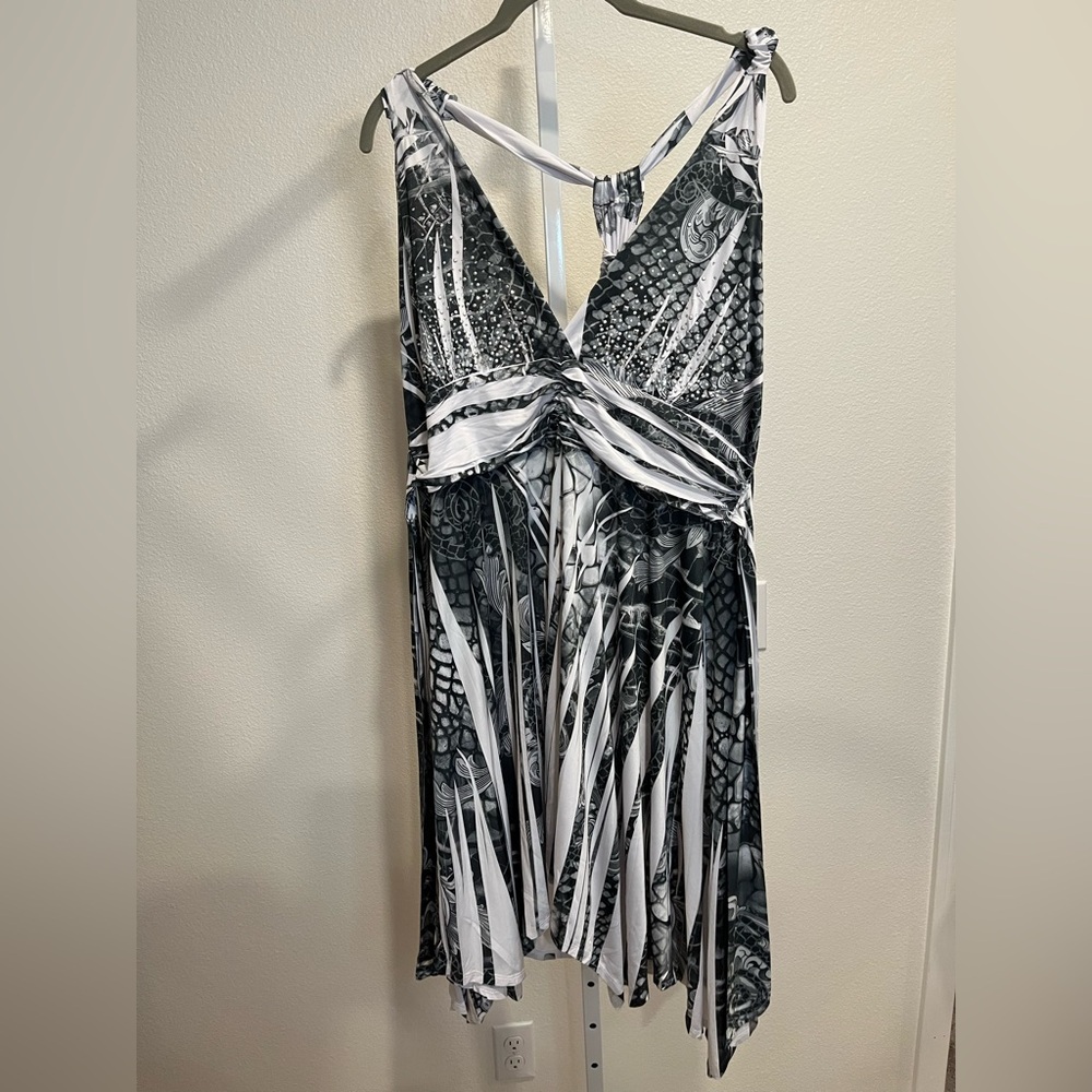 Chic Monochrome Women's Maxi Dress